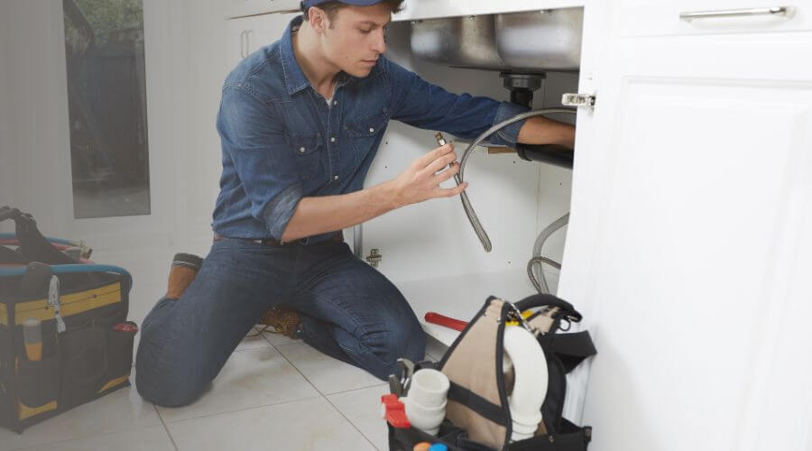 Expert burst pipe repair services in Saratoga, IN